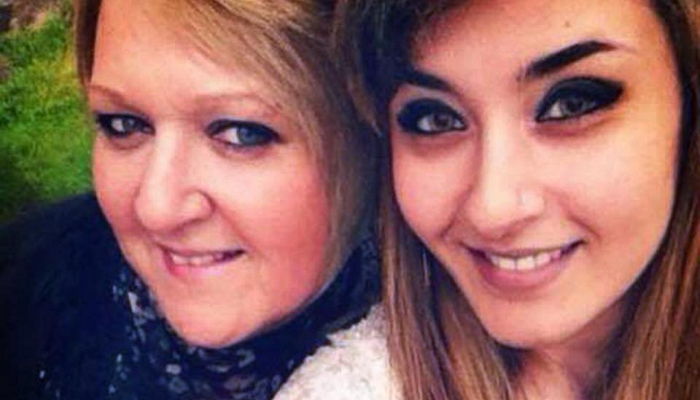 길거리에서 ‘헤나 문신’ 받고 양손에 화상 입은 여성