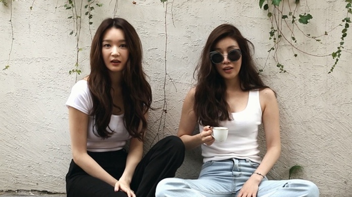 멤버 사진에 “극혐”이라고 댓글 단 데뷔 9년 차 여성 듀오