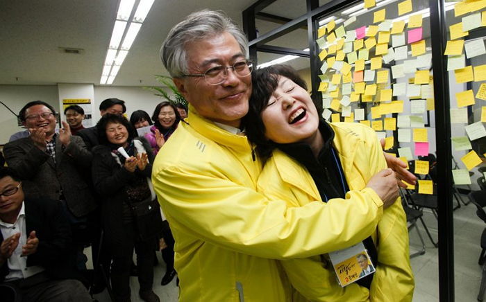 영부인 김정숙 여사가 연애 시절 문 대통령 앞에서 ‘담배’를 문 이유