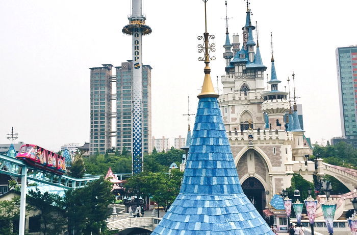 롯데월드, ‘성년의 날’ 맞은 1998년생 자유이용권 ‘반값’