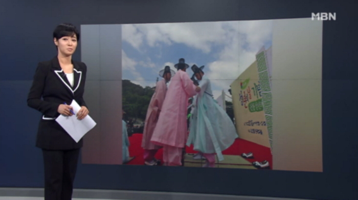 ‘종이컵 논란’ 김주하 앵커 “하늘을 가리키면 하늘을 봤으면 좋겠다”