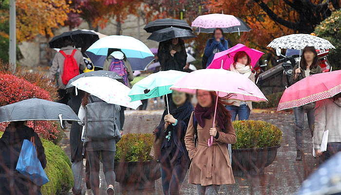 오늘(24일) 오전에 비 그친 뒤 낮 최고 ‘29도’까지 오른다