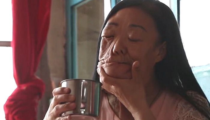 ‘코끼리 얼굴’이라고 왕따 당하던 여성이 BJ가 된 이유