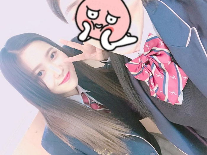 ‘졸업사진’ 찍으며 청순미 발산한 ‘레드벨벳’ 막내 예리