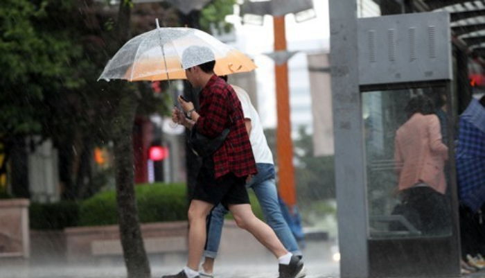 오늘(9일) 전국 흐리고 곳곳에 ‘소나기’…“돌풍·번개 조심하세요”