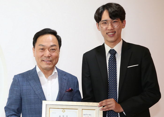 반지하 사는 모자 위해 ‘착한 거짓말’한 치킨배달원 ‘정규직’ 된다