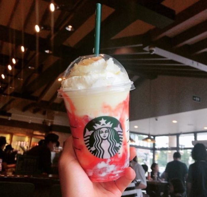 7월까지만 판매되는 스벅 여름 한정 메뉴 ‘슈크림 딸기 프라푸치노’