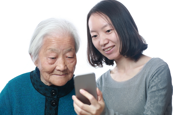 ‘카톡’ 사용법 배운 뒤 스팸 문자에 답장 보낸
 할머니 (사진)