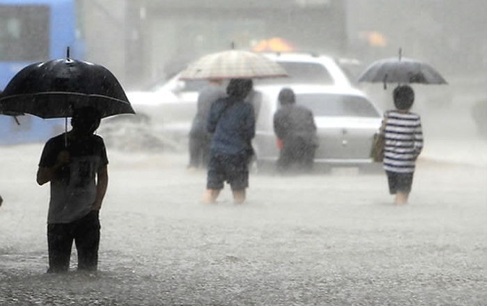 일요일도 전국에 ‘장맛비’…최고 150mm ‘물폭탄’ 쏟아진다