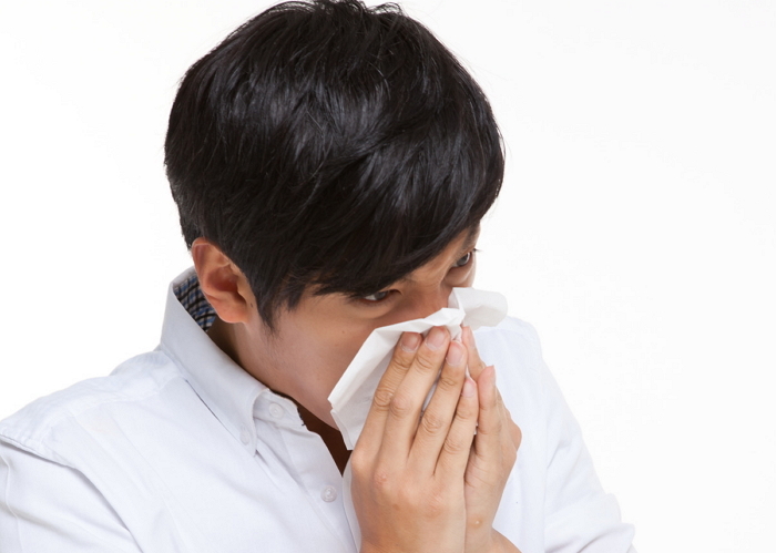 식당서 밥 먹다가 코 풀었다고 옆자리 아저씨에게 맞은 청년