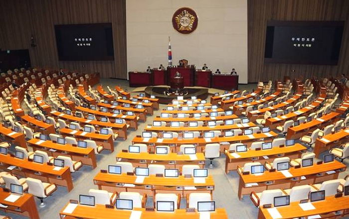 일 못하는 국회의원도 세금 빼고 월급만 ‘850만원’ 받는다