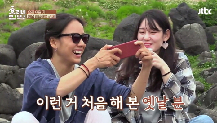 시청자 뭉클하게 한 ‘효리네민박’ 청각장애 모델 정담이 일상 사진