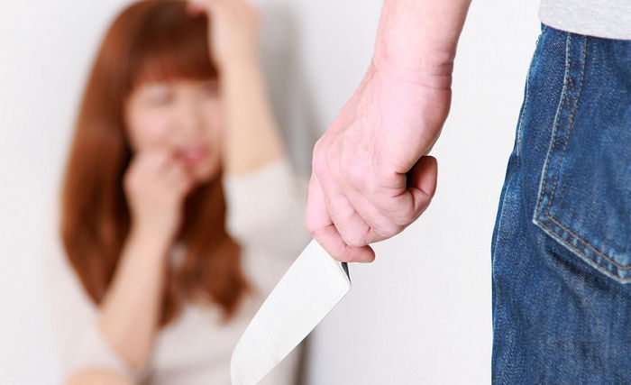 “커플링 안했다”며 여친 ‘엎드려뻗쳐’ 시키고 온몸 폭행한 남친