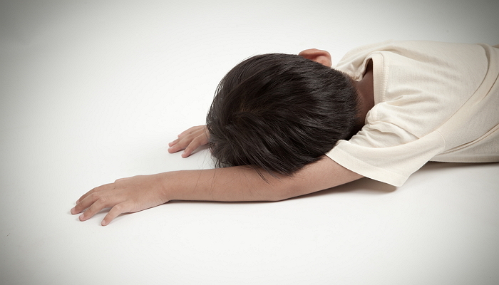 우는 두 살배기 딸 벽에 던져 숨지게 한 지적장애 아빠