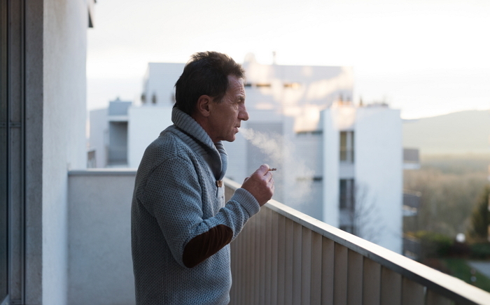 아파트서 담배 피우는 이웃 때문에 승강기에 호소문 붙인 주민