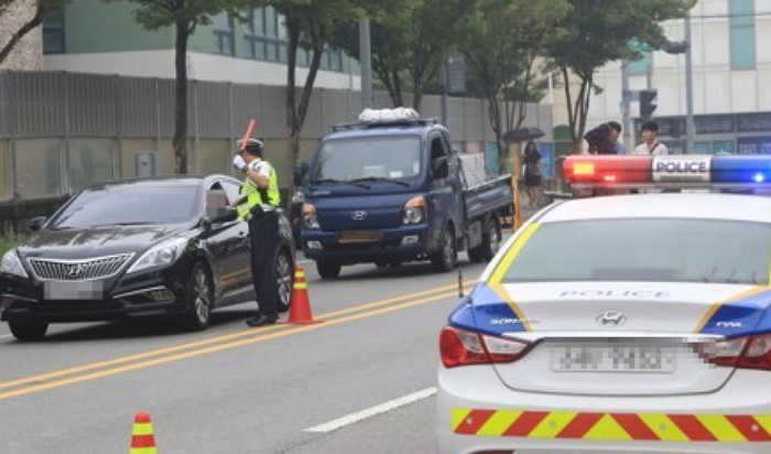 단속 중이던 경찰관 ‘전치 16주’ 두개골 골절 입힌 10대 폭주족