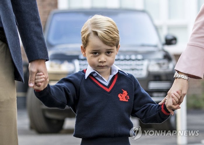 영국 왕실 귀염둥이 ‘조지 왕자’가 첫 등교한 학교 1년 비용 ‘2천 700백만원’