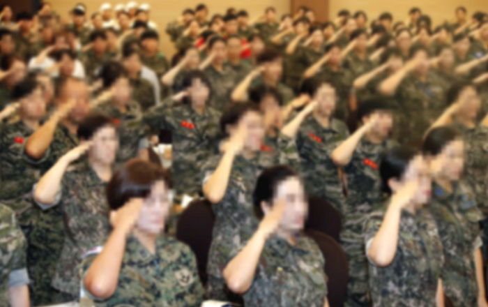 “여자도 군대가라”…청와대 청원글에 12만명 서명 돌파