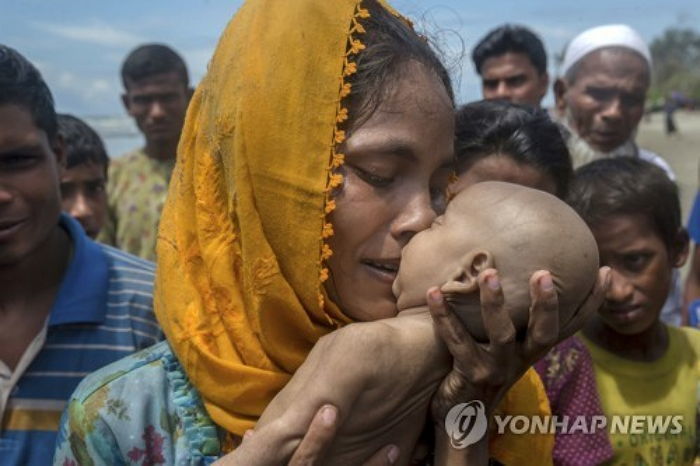 난민 보트 뒤집혀 숨진 생후 40일 아들 살리려 ‘마지막 숨’ 불어넣는 엄마