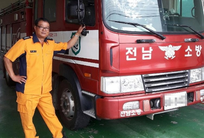 12년간 폐지 주워 홀로사는 이웃에 1억 기부한 ‘베테랑 소방관’