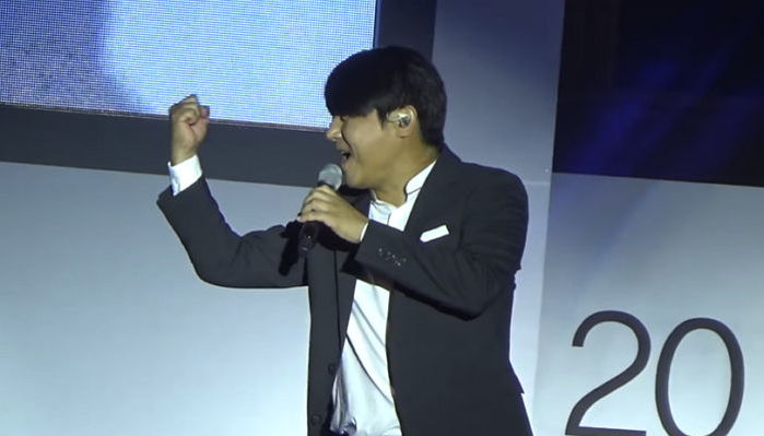 음향 사고에 ‘무반주’로 라이브 열창한 임창정 (영상)