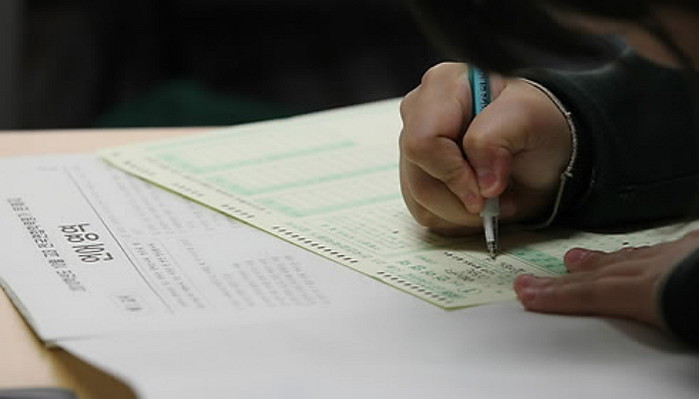 도시락 가방서 ‘엄마 휴대폰’ 벨소리 울려 시험장 쫓겨난 재수생