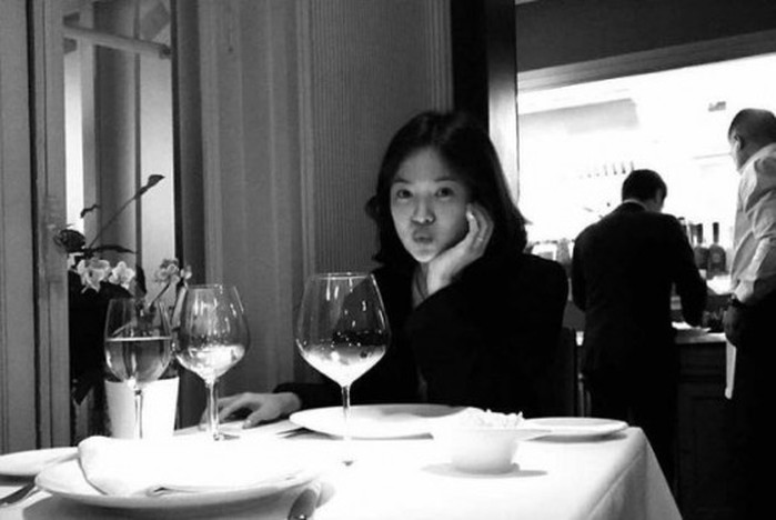 Song Hye Kyo Shows Fans Her Marriage Ring Through Her Instagram Account