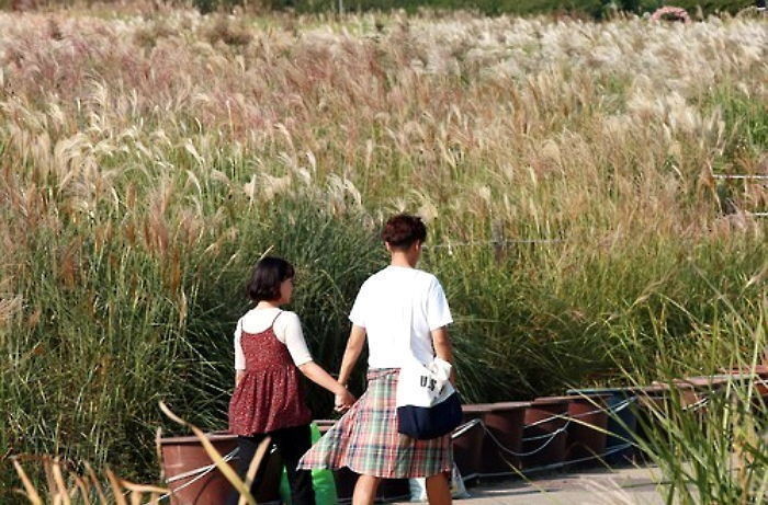 오늘(6일) 날씨 누그러지며 평년 기온 회복···“겨울옷 입으면 땀샤워 각”
