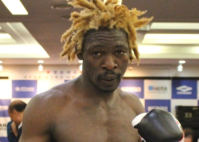 카메룬 ‘난민 복서’ 이흑산, 한국인으로 일본 선수와 맞붙는다