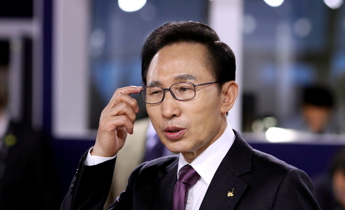 이명박 “나라가 과거에 발목잡혔다” 발언에 주진우 반응