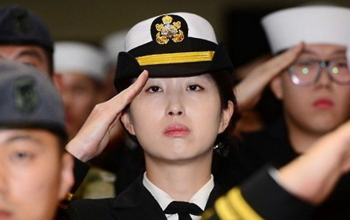 SK 회장 둘째 딸 최민정 해군 중위 오는 30일 제대