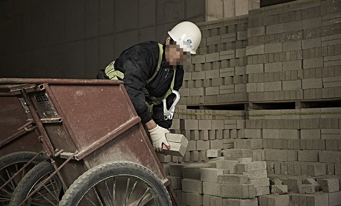 ‘막노동’하는 아버지가 부끄러웠던 아들이 군대 제대하자 든 생각