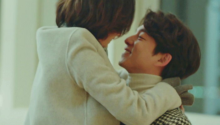 “오늘(14일)은 추운 겨울 따뜻하게 서로를 꼭 안아주는 ‘허그데이’입니다”
