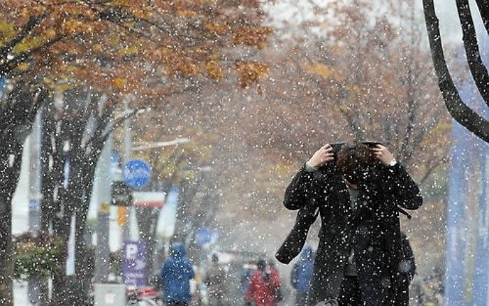 “미끄러지지 않게 조심하세요”···수도권 ‘대설주의보’ 발령