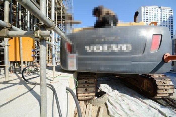 부산 공사현장서 굴착기에 끼여 숨진 20대 일용직 청년