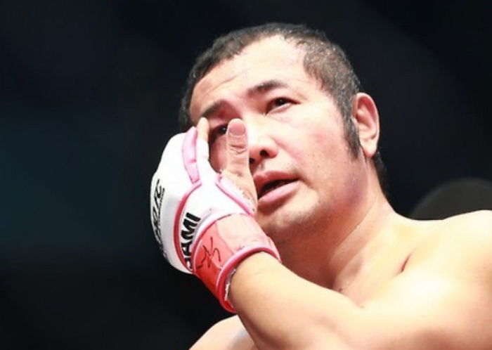 기부 위해 ‘실명 위험’ 무릅쓰고 또 ‘로드 FC’ 나가는 김보성