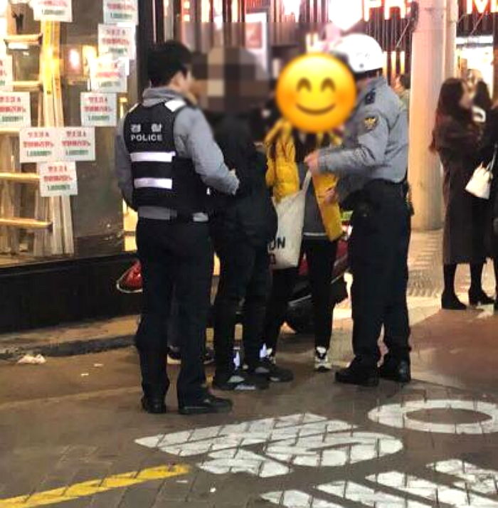 술 취해서 한국인 조롱하다 ‘민중의 지팡이’ 경찰에 혼쭐난 흑인 남성들