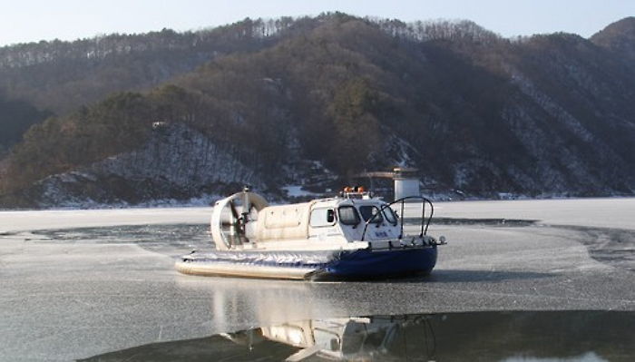 성탄절 자살 기도자 구하려다 어선과 충돌해 부상 입은 해경 6명