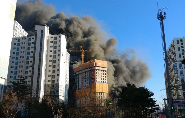 ‘광교 화재’ 건물에 끝까지 남아 동료들 먼저 대피시키다 숨진 29살 청년