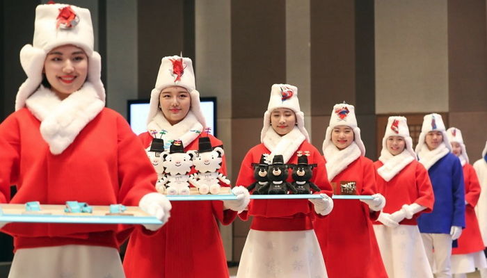 오늘(27일) 공개된 평창올림픽 시상식 의상에 누리꾼들이 보인 반응