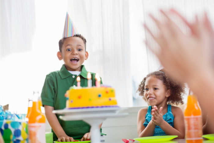어린이들은 ‘생일 파티’ 안 하면 평생 나이 안 먹는다고 믿는다 (연구)
