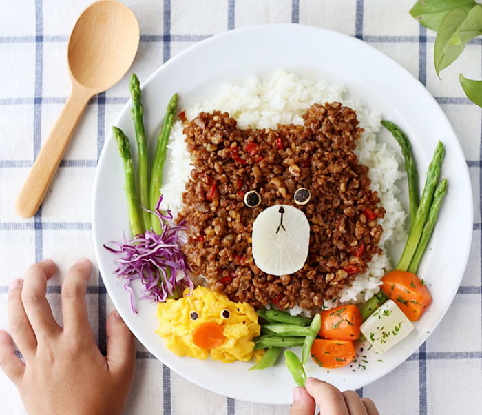‘채소’ 먹기 싫다고 편식하는 딸을 위해 엄마가 만든 ‘캐릭터 식단’