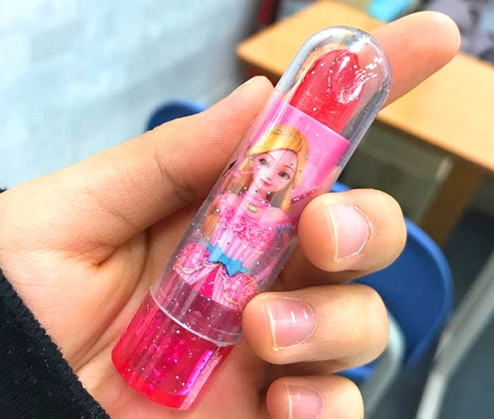 “‘츄파춥스’보다 인기 더 많다”···여친에게 사주면 사랑받을 ‘립스틱 사탕’