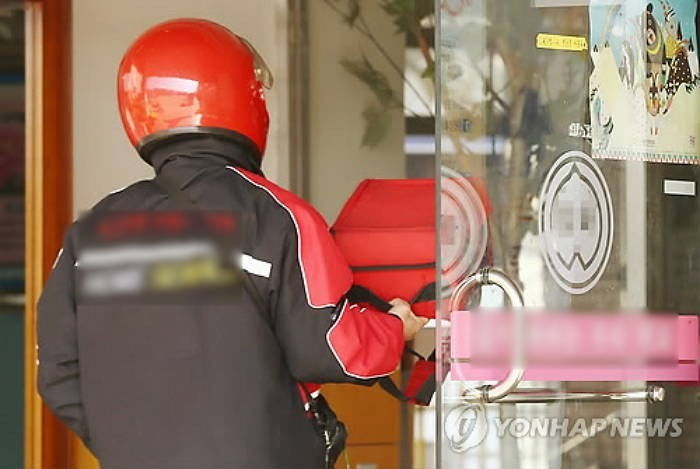 “치킨 배달시 서비스로 주던 ‘콜라’ 이젠 사 먹어야 한다”