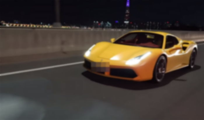 페라리로 불법 폭주 운전하면서 한 달에 ‘7000만원’ 버는 유튜버