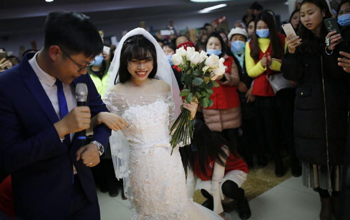 백혈병 진단받고 남친에게 버림받은 여성은 홀로 결혼식을 올렸다