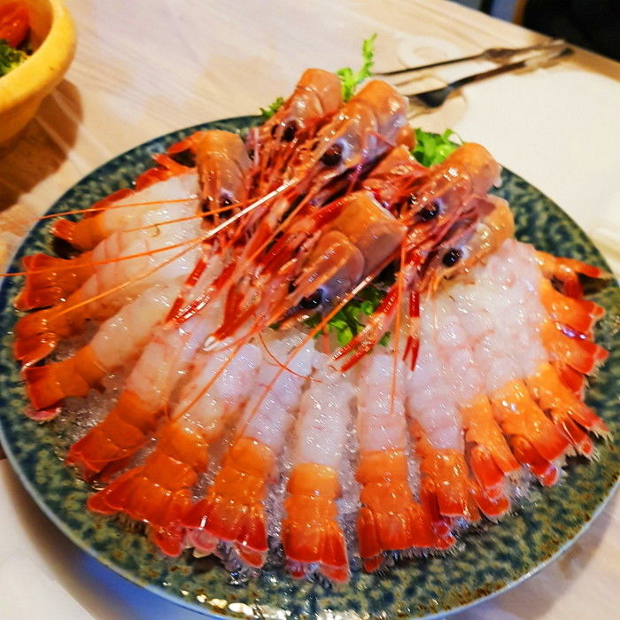 통통하게 살 올라 쫀득하고 고소한 맛 자랑하는 ‘딱새우회’