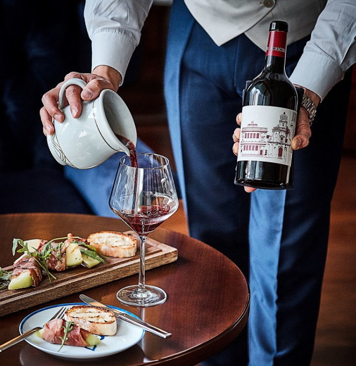 ‘와인 다운 해피 아워’ 프로모션 진행하는 포시즌스 호텔