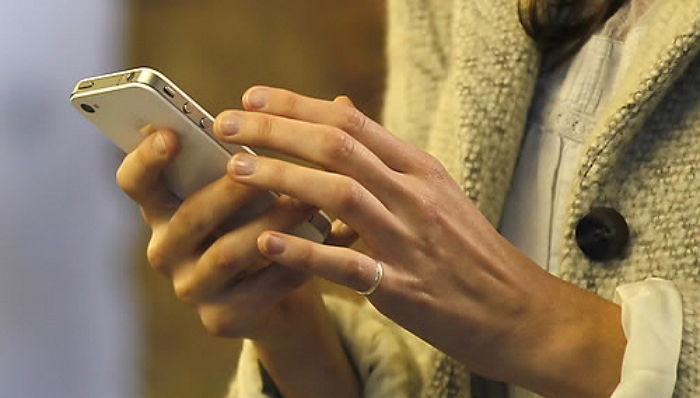 출생신고를 할 수 없었던 여대생은 ‘신생아 유기 자작극’을 준비했다