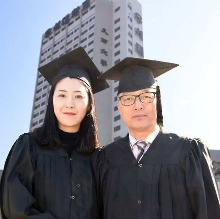 며느리와 한 강의실서 함께 공부해 한약사 시험 나란히 합격한 시아버지
